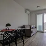 Enjoy The Comfort Of A Modern Flat *