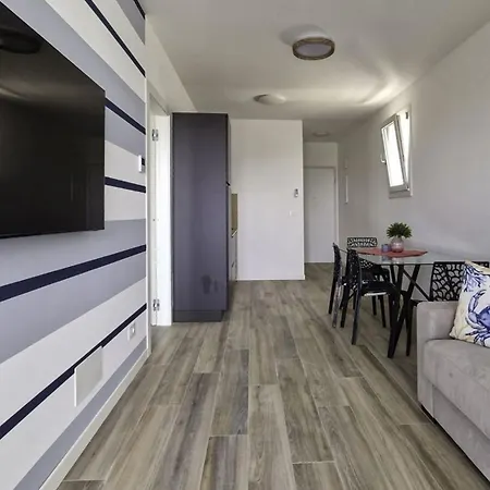 Enjoy The Comfort Of A Modern Flat Апартаменты